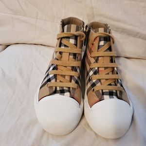 Burberry kids shoes size 29